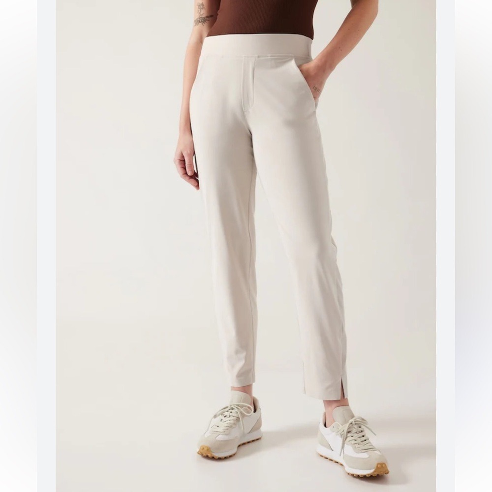 Athleta Headlands Hybrid Trek Tapered Athletic‎ Jogger Pants Light Gray Size 8